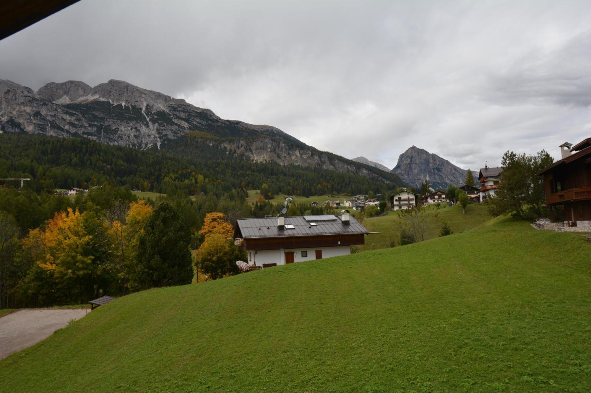 Attico Castello Apartment Cortina d'Ampezzo Luaran gambar